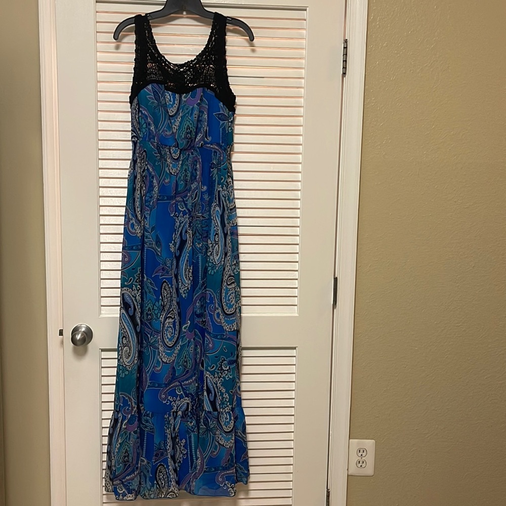Bisou Bisou Paisley Print Maxi Dress with Crochet and Ruffle Detail Size 14